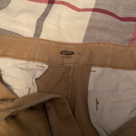 Old Navy Men’s Khaki Shorts - Picture 3 of 3